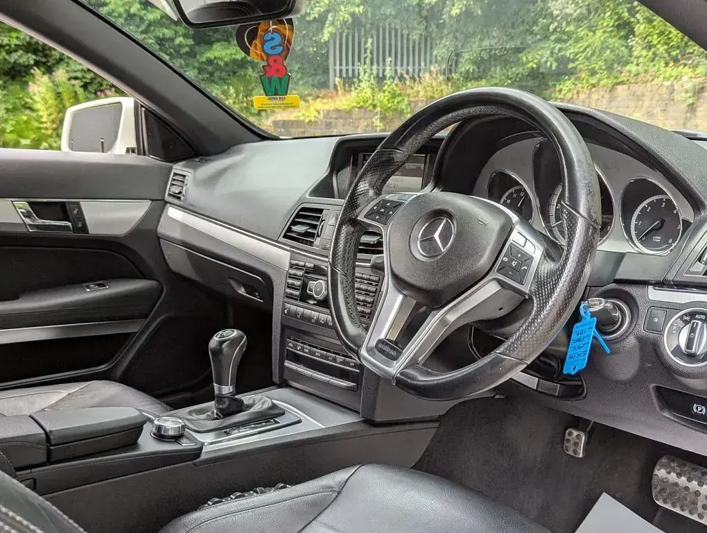 Used Mercedes E350 265 HP (194 kW) 2012 White Cabriolet