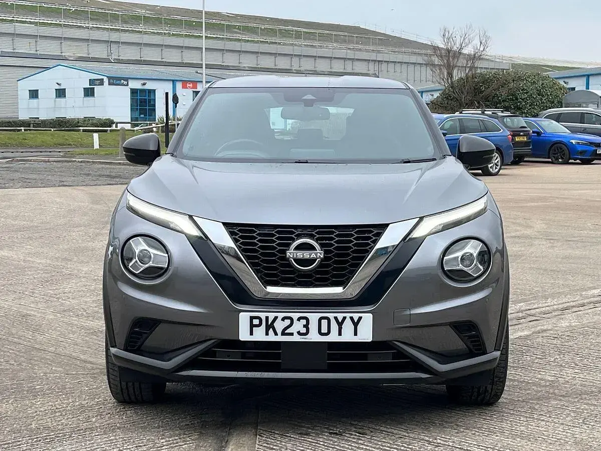 Używany Nissan Juke N-Connecta 114 KM (83 kW) 2023 Szary SUV