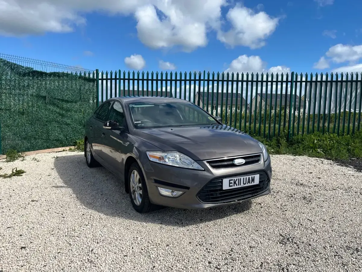 Käytetty Ford Mondeo Zetec 2011 Ruskea Viistoperä