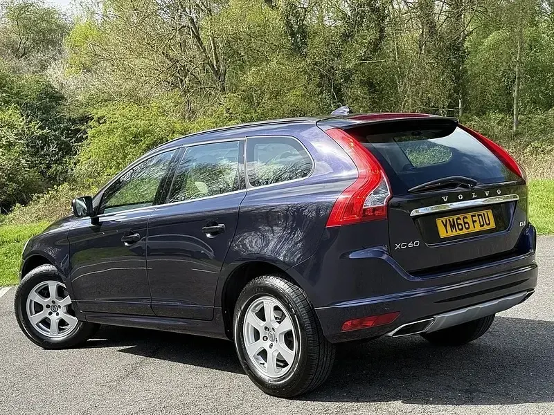 Used Volvo XC60 SE 190 HP (139 kW) 2017 Magic blue SUV