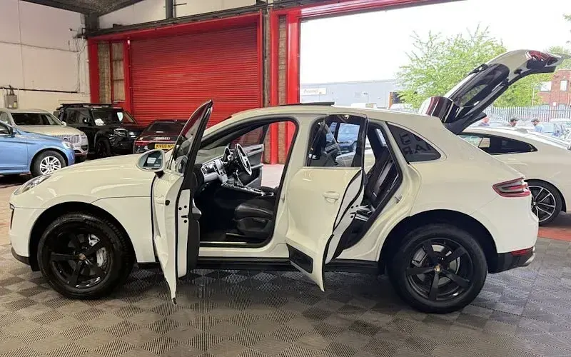 Used Porsche Macan 258 HP (189 kW) 2017 White SUV