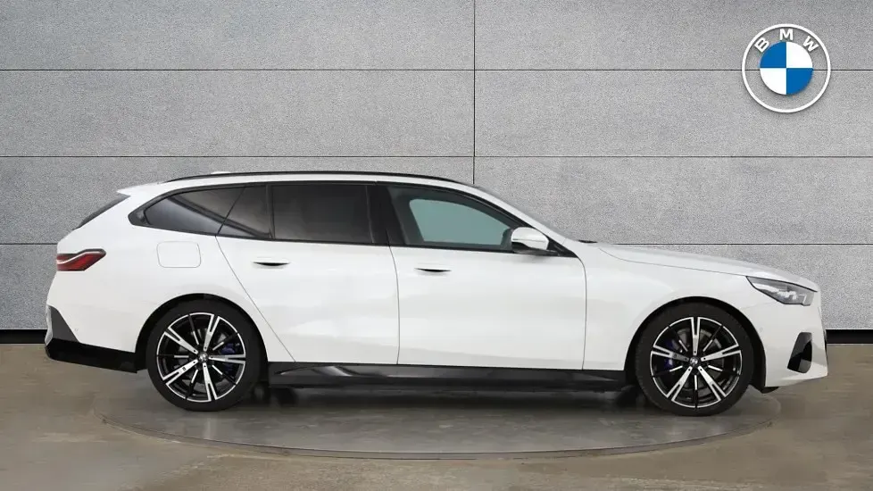 Used BMW 530e M Sport 295 HP (216 kW) 2025 White Estate