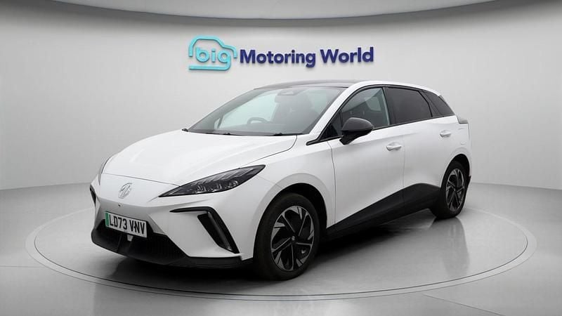 Used MG MG4 EV Trophy 147 kW (201 HP) 2023 White Hatchback