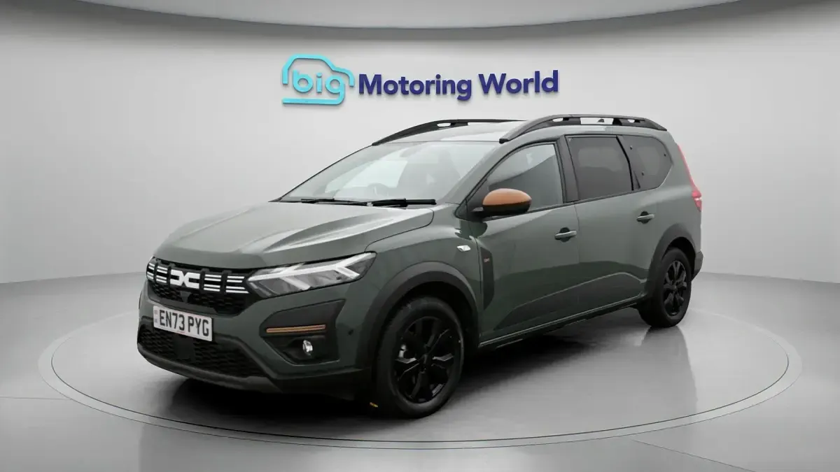 Used Dacia Jogger Extreme 141 HP (103 kW) 2024 Green MPV