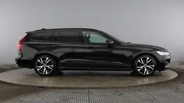 Used Volvo V60 R-Design 161 HP (118 kW) 2022 Estate