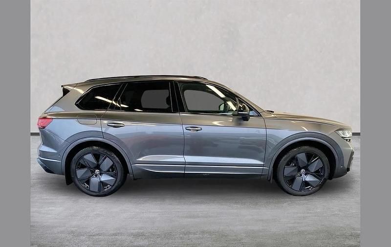 New VW Touareg Black Edition 281 HP (206 kW) 2025 Grey SUV
