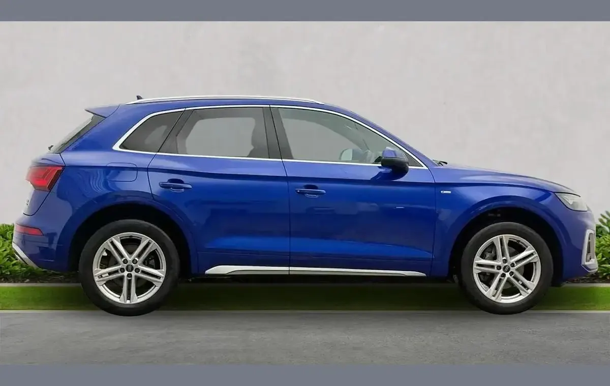 Used Audi Q5 S-Line 261 HP (191 kW) 2023 Blue SUV