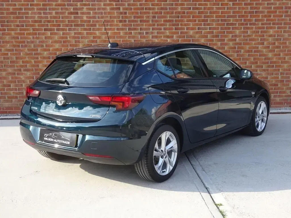 Begagnad Vauxhall Astra SRi 150 HK (110 kW) 2018 Grön Halvkombi