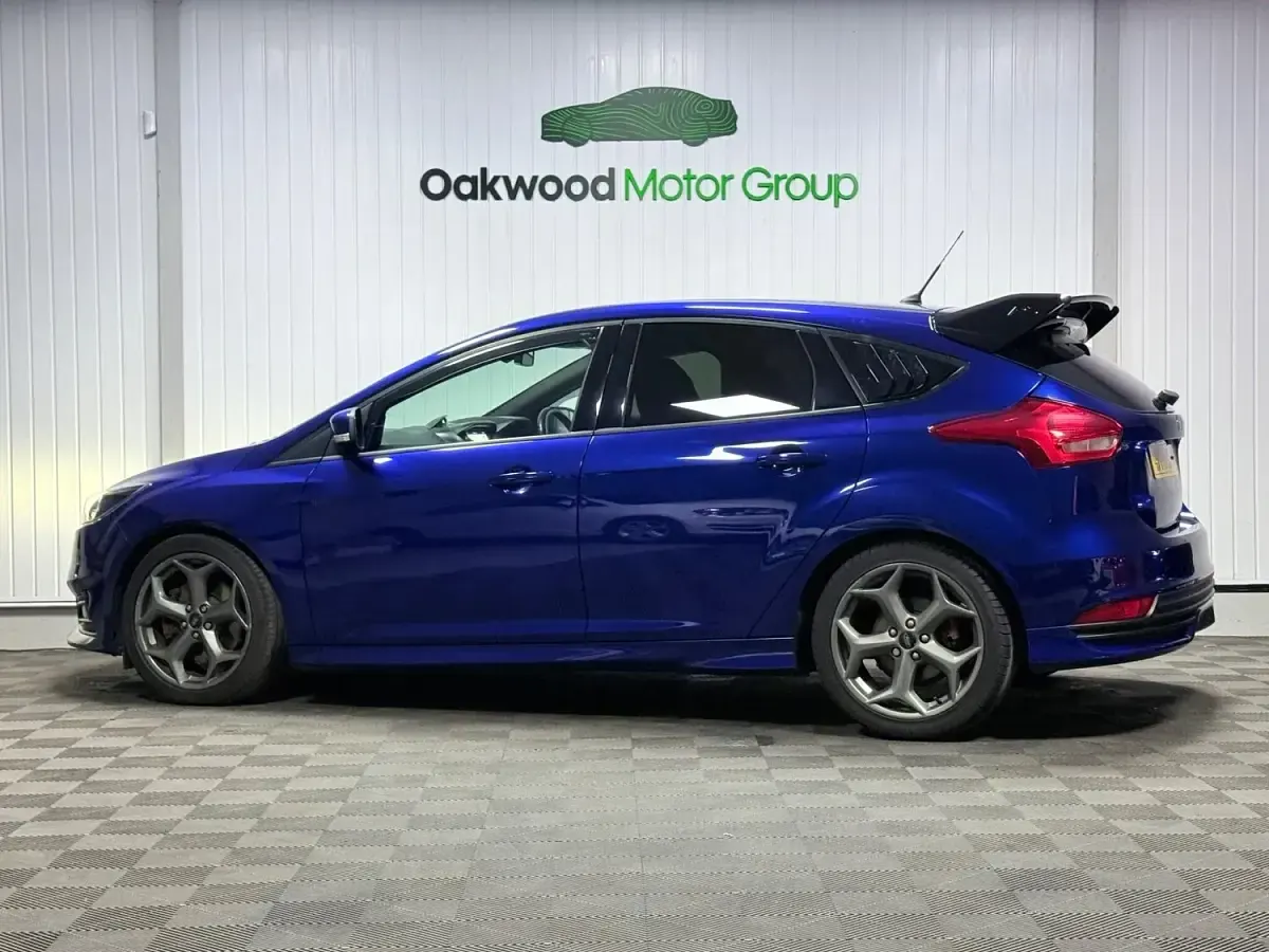 Used Ford Focus ST 185 HP (136 kW) 2017 Blue Hatchback