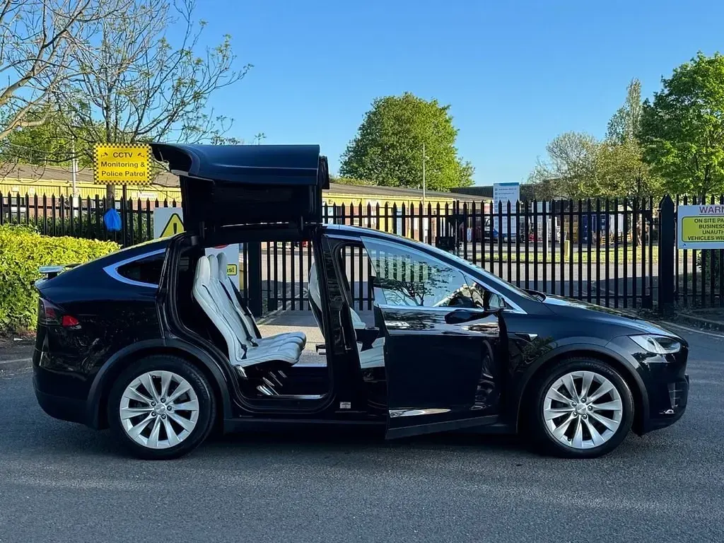 Used Tesla Model X 306 kW (417 HP) 2017 Black SUV