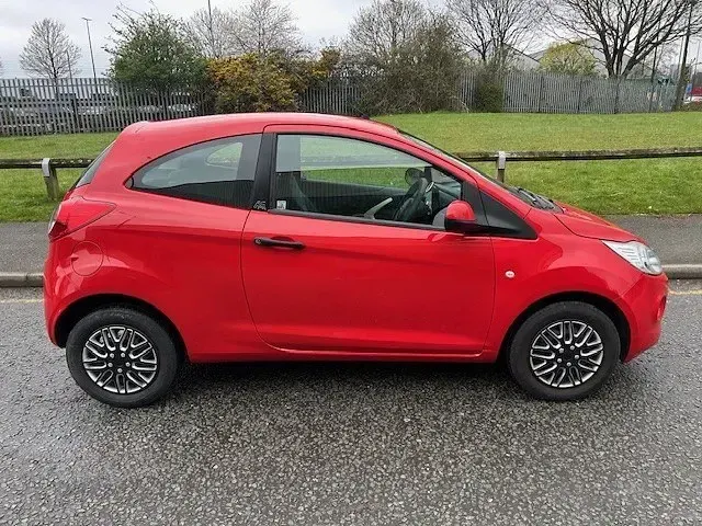 Używany Ford Ka Studio 69 KM (50 kW) 2014 Czerwony Hatchback
