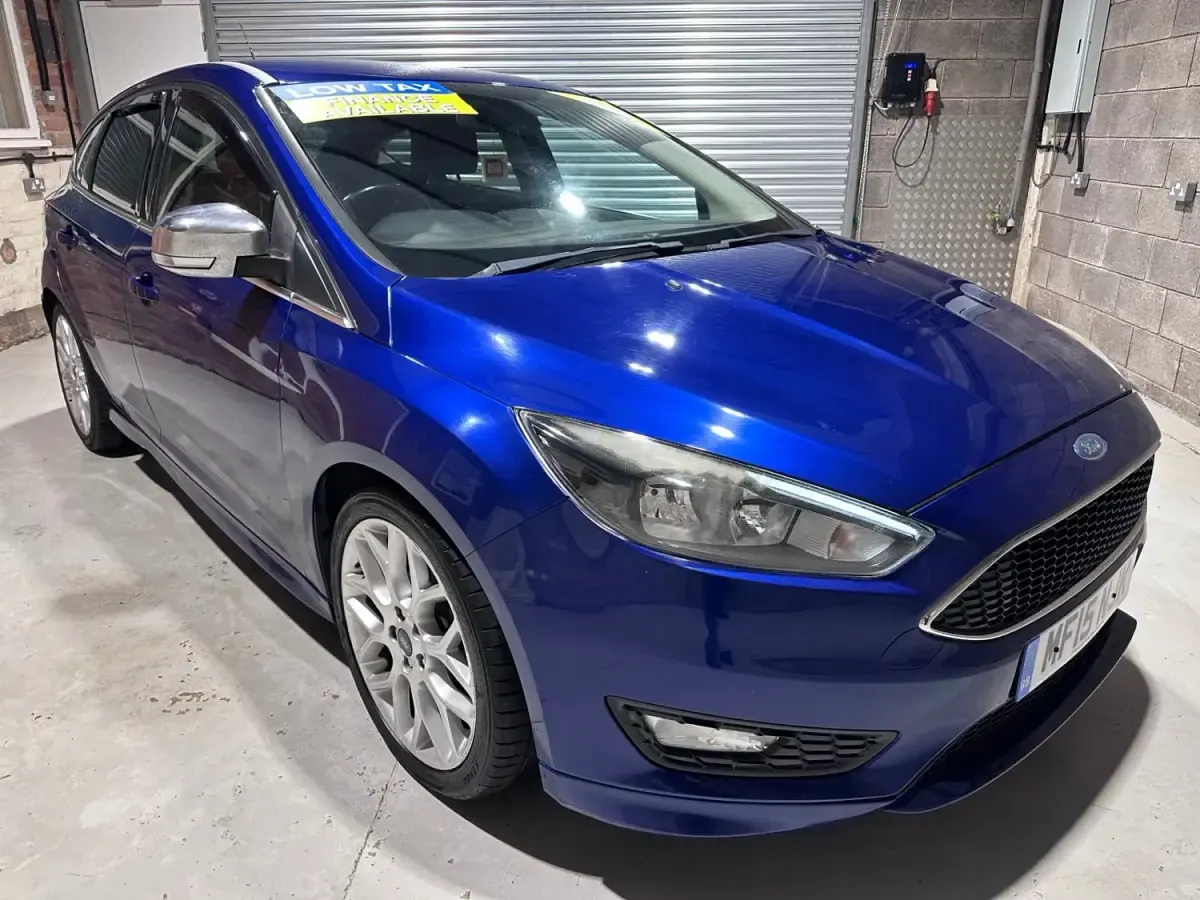 Begagnad Ford Focus Zetec 120 HK (88 kW) 2015 Blå Halvkombi