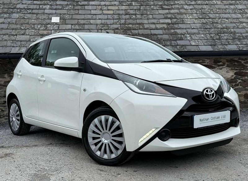 White Used 2016 Toyota Aygo X-play Hatchback | £5,995 (A bit pricey) - Image 1/4