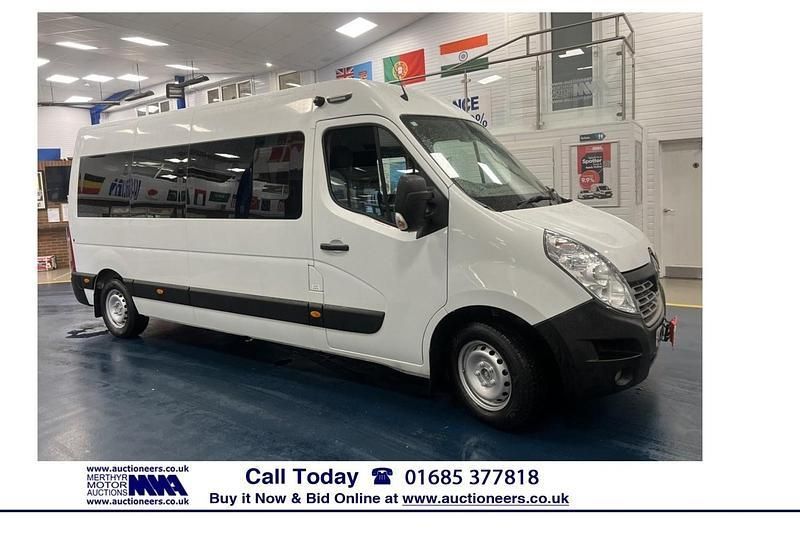 White Used 2017 Renault Master Van | £10,400 (Fair price) - Image 1/4