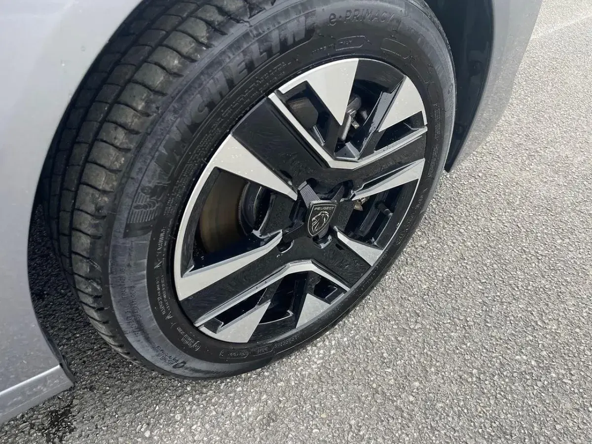 Occasion Peugeot e-208 Allure 100 kW (136 ch) 2025 Gris Citadine