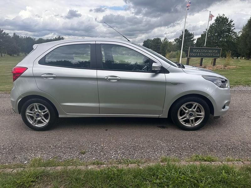 Second-hand Ford Ka Plus Zetec 70 CP (51 kW) 2016 Argintiu Hatchback