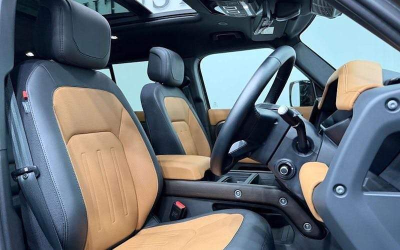 Used Land Rover Defender 400 HP (2024) in Fareham - £77,990 | AutoUncle