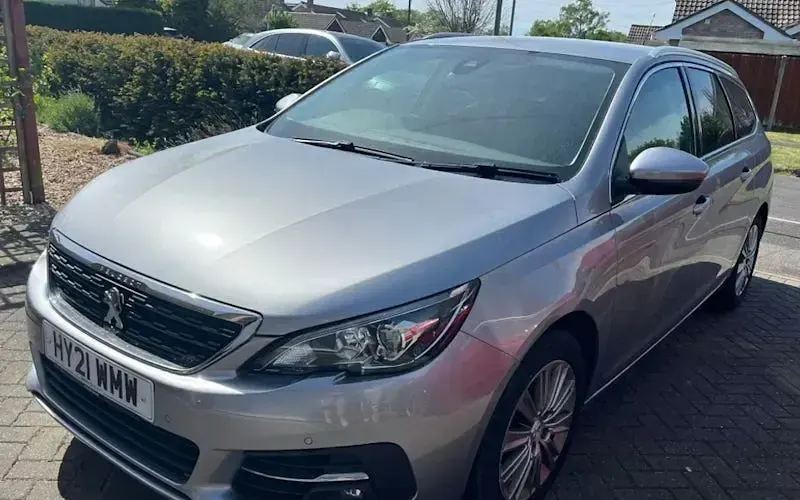 Usado Peugeot 308 SW Allure 131 HP (96 kW) 2021 Carrinha