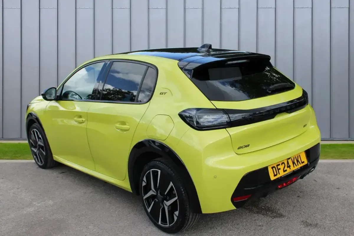 Used Peugeot 208 GT 99 HP (72 kW) 2024 Yellow Hatchback