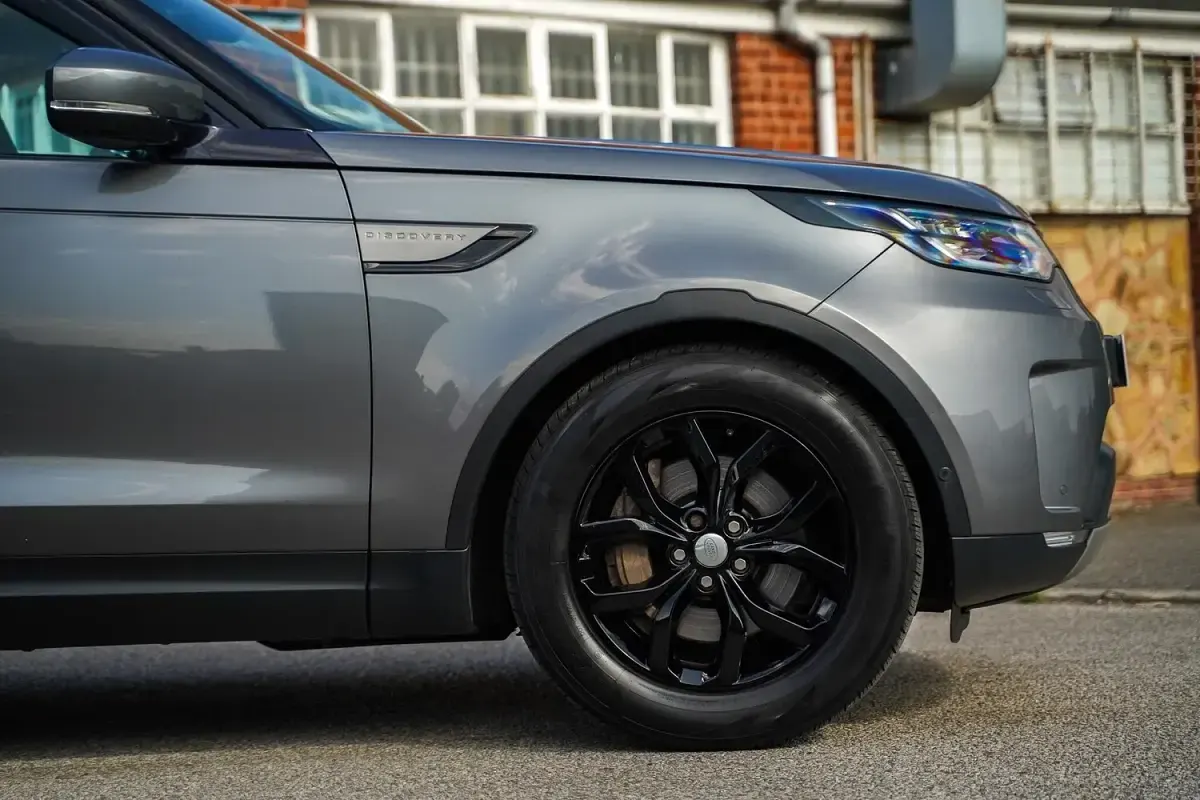 Used Land Rover Discovery SE 302 HP (222 kW) 2018 Grey SUV