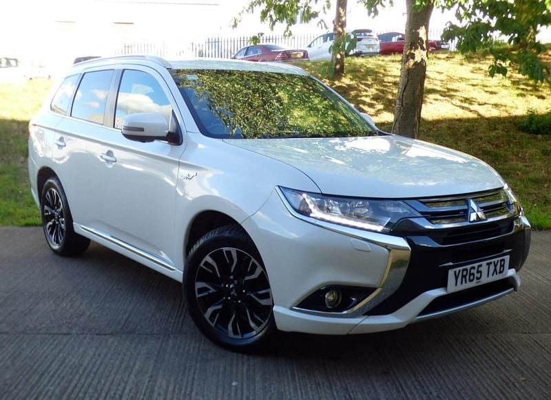 White Used 2015 Mitsubishi Outlander P-HEV Estate | £7,450 (A bit pricey) - Image 1/3