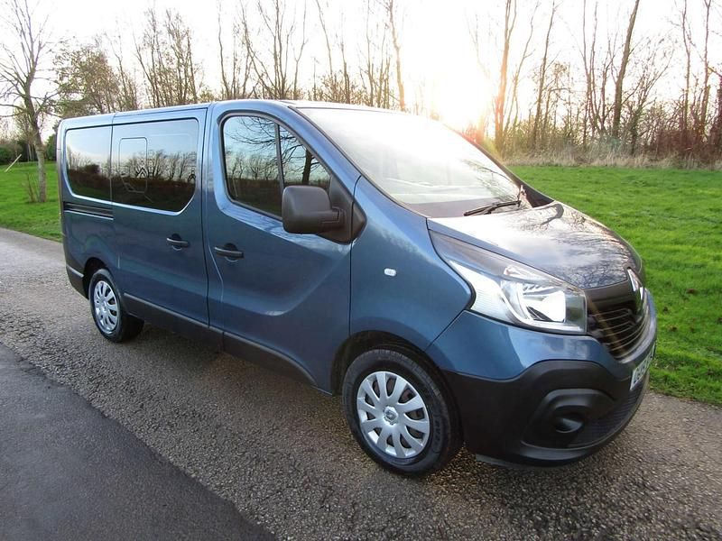 Used Renault Trafic 2019 Blue MPV
