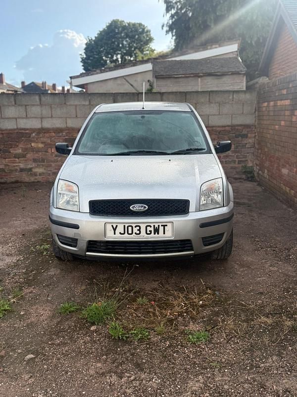 Silver Used 2003 Ford Fusion Hatchback | £995 (Fair price) - Image 1/4