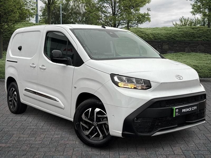 White New 2025 Toyota Proace Sport MPV | £23,961 (Fair price) - Image 1/4