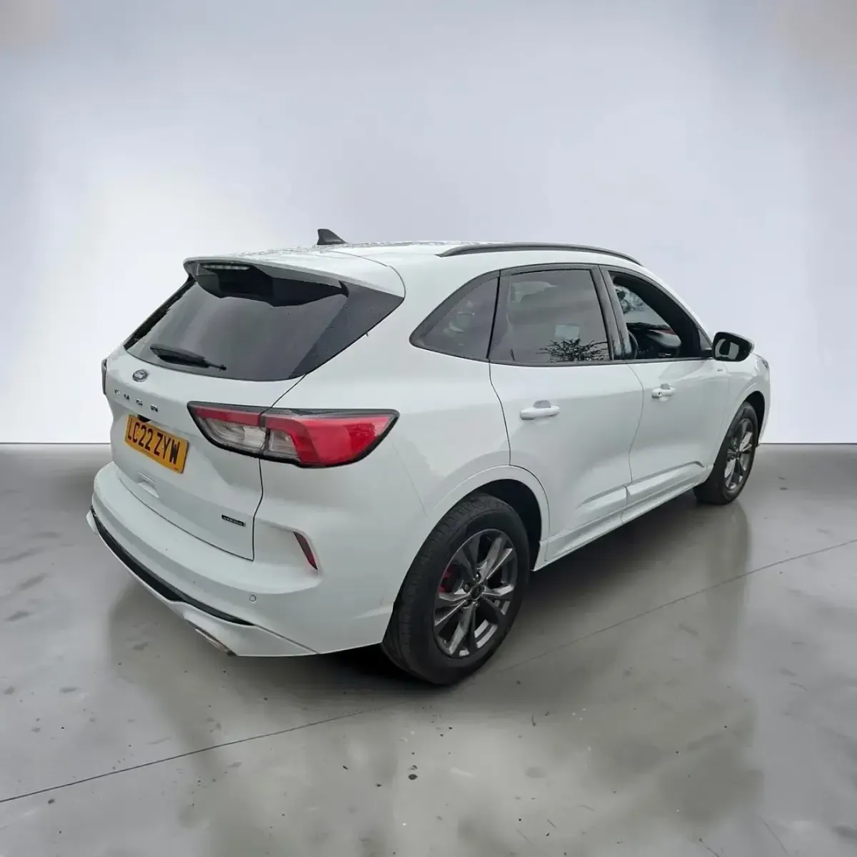 Used Ford Kuga ST-Line 225 HP (165 kW) 2022 White SUV