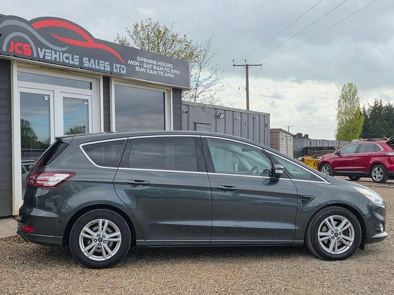 Used Ford S-MAX Titanium 180 HP (132 kW) 2017 Green MPV