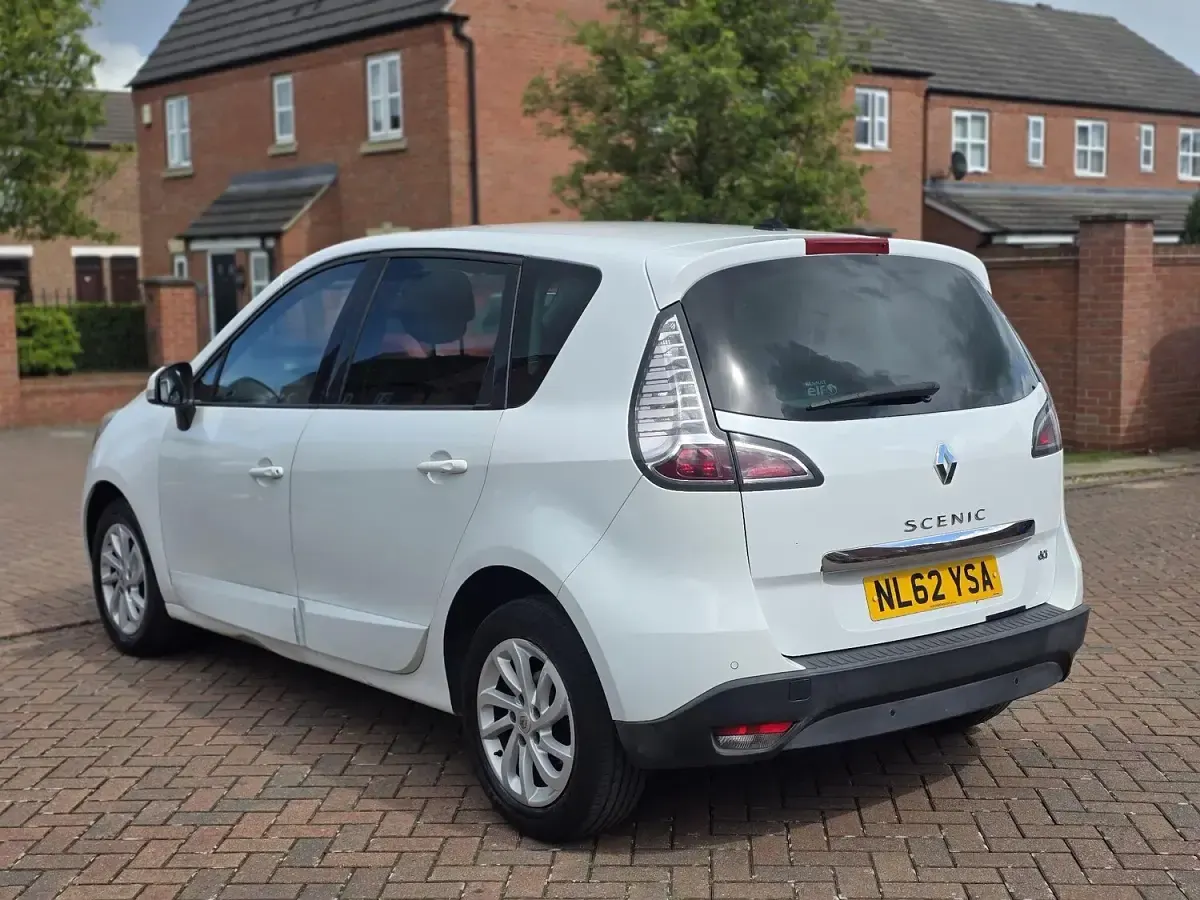 Used Renault Scénic III Dynamique 110 HP (80 kW) 2012 White MPV