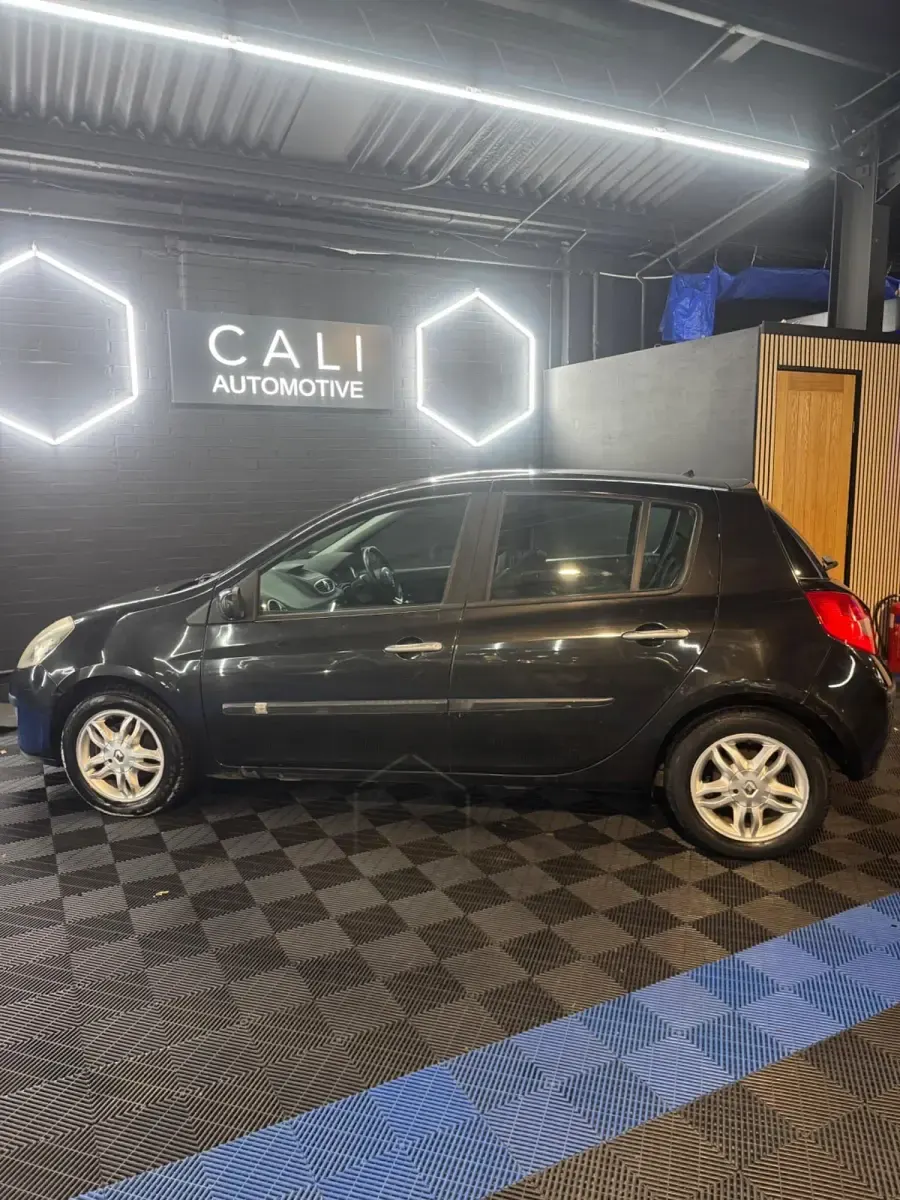 Usado Renault Clio II Dynamique 98 HP (72 kW) 2006 Preto Citadino