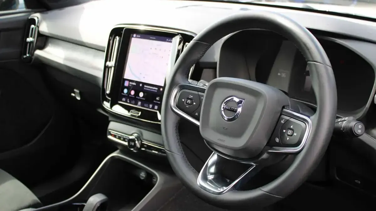 Used Volvo EX40 Plus 175 kW (238 HP) 2025 SUV