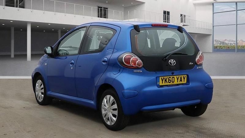 Used Toyota Aygo 67 HP (49 kW) 2010 Blue Hatchback