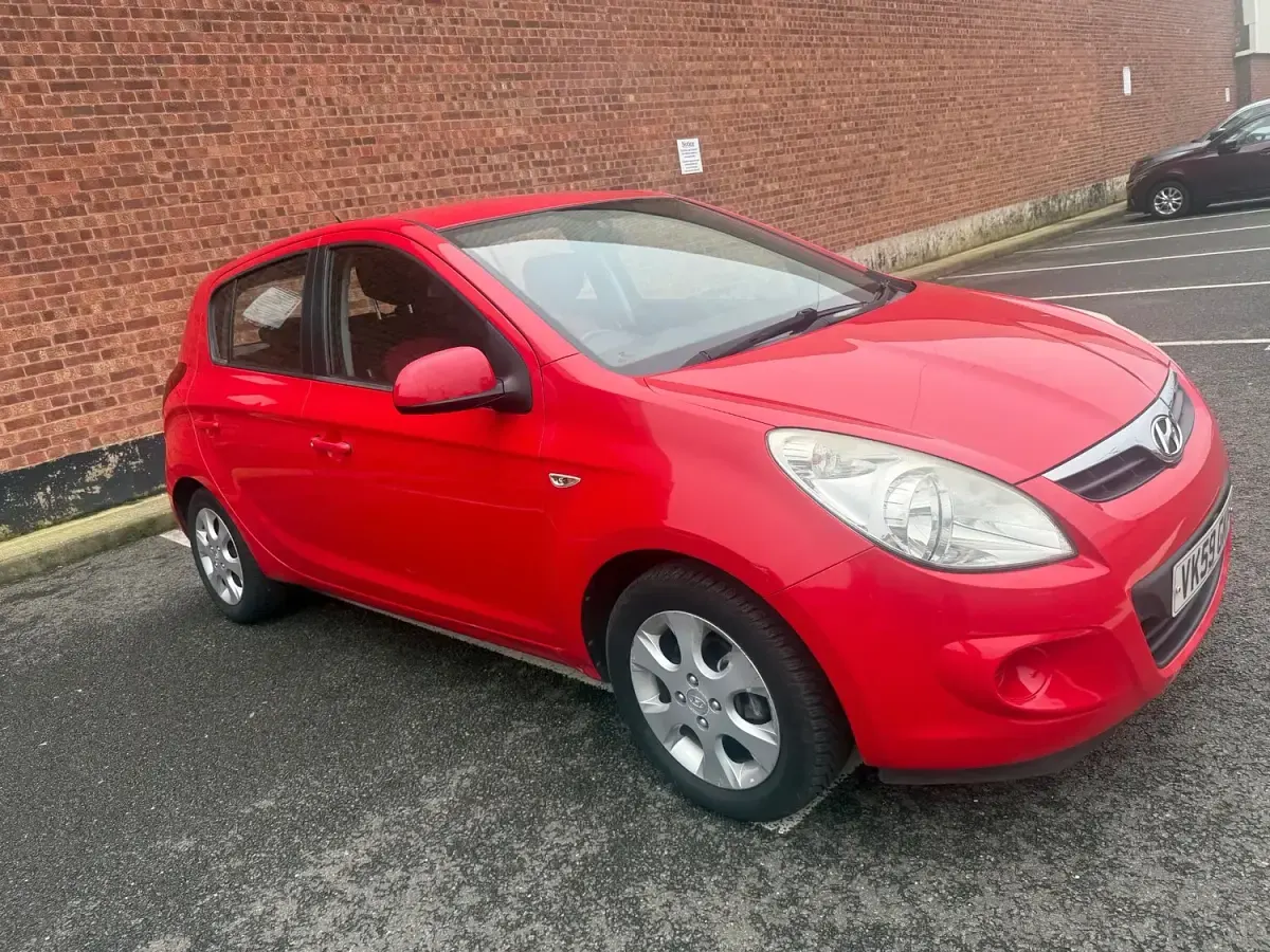 Used Hyundai i20 Comfort 101 HP (74 kW) 2009 Red Hatchback