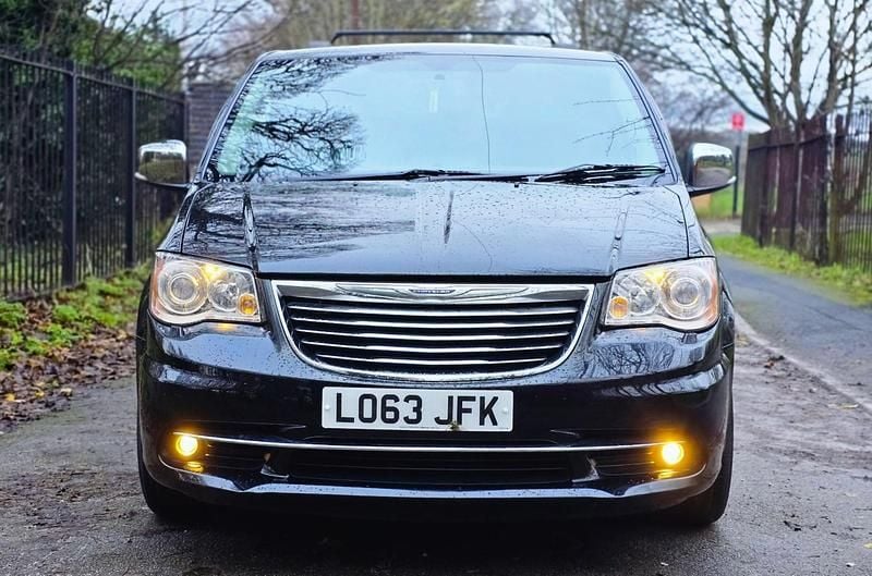 Used Chrysler Grand Voyager Limited 178 HP (130 kW) 2014 Black MPV