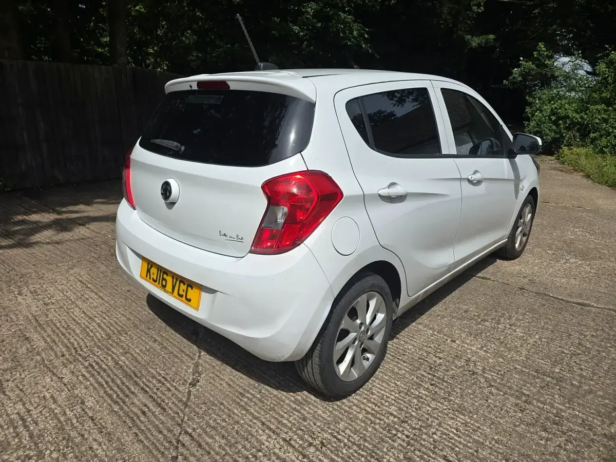 Used Vauxhall Viva 75 HP (55 kW) 2016 White Hatchback