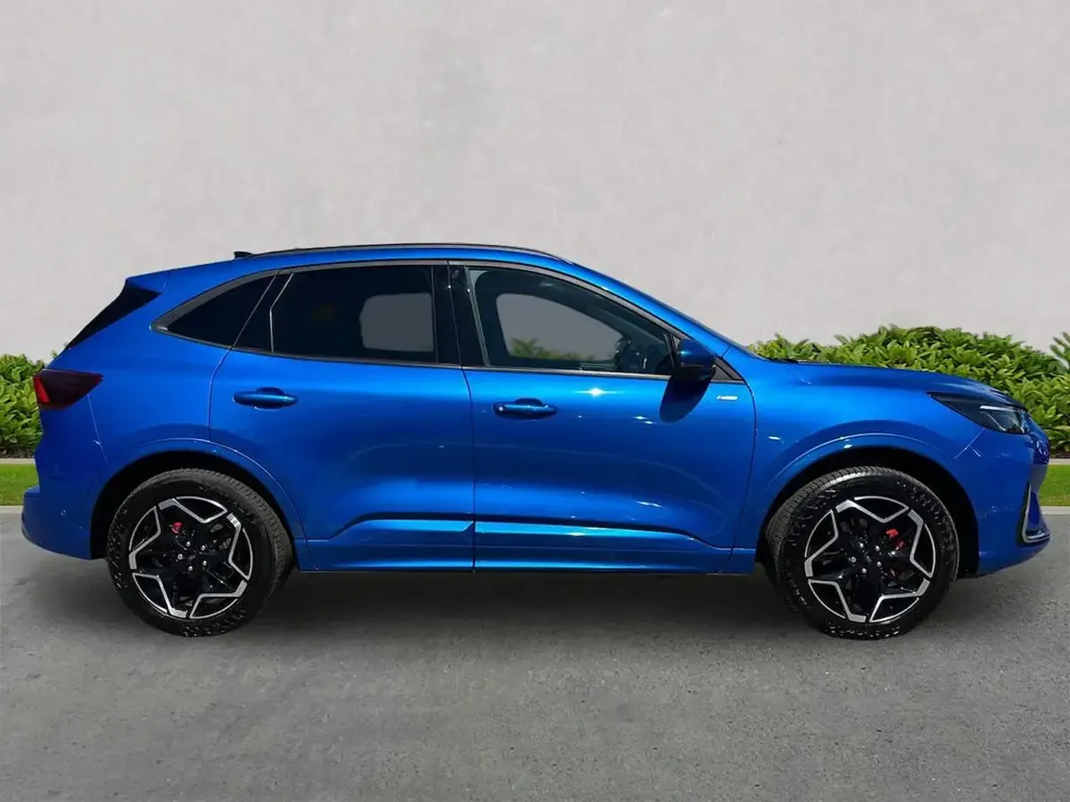 Używany Ford Kuga ST-Line X 243 KM (178 kW) 2025 Niebieski SUV