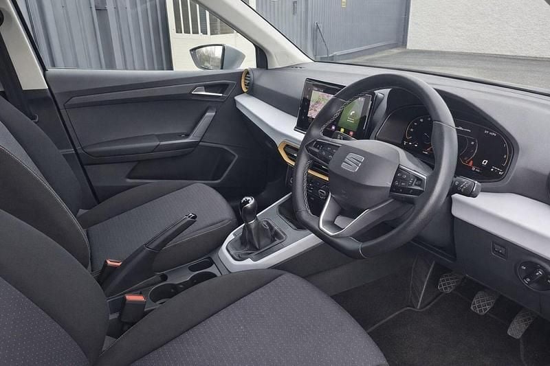 Used Seat Arona SE Technology 95 HP (69 kW) 2023 Silver SUV