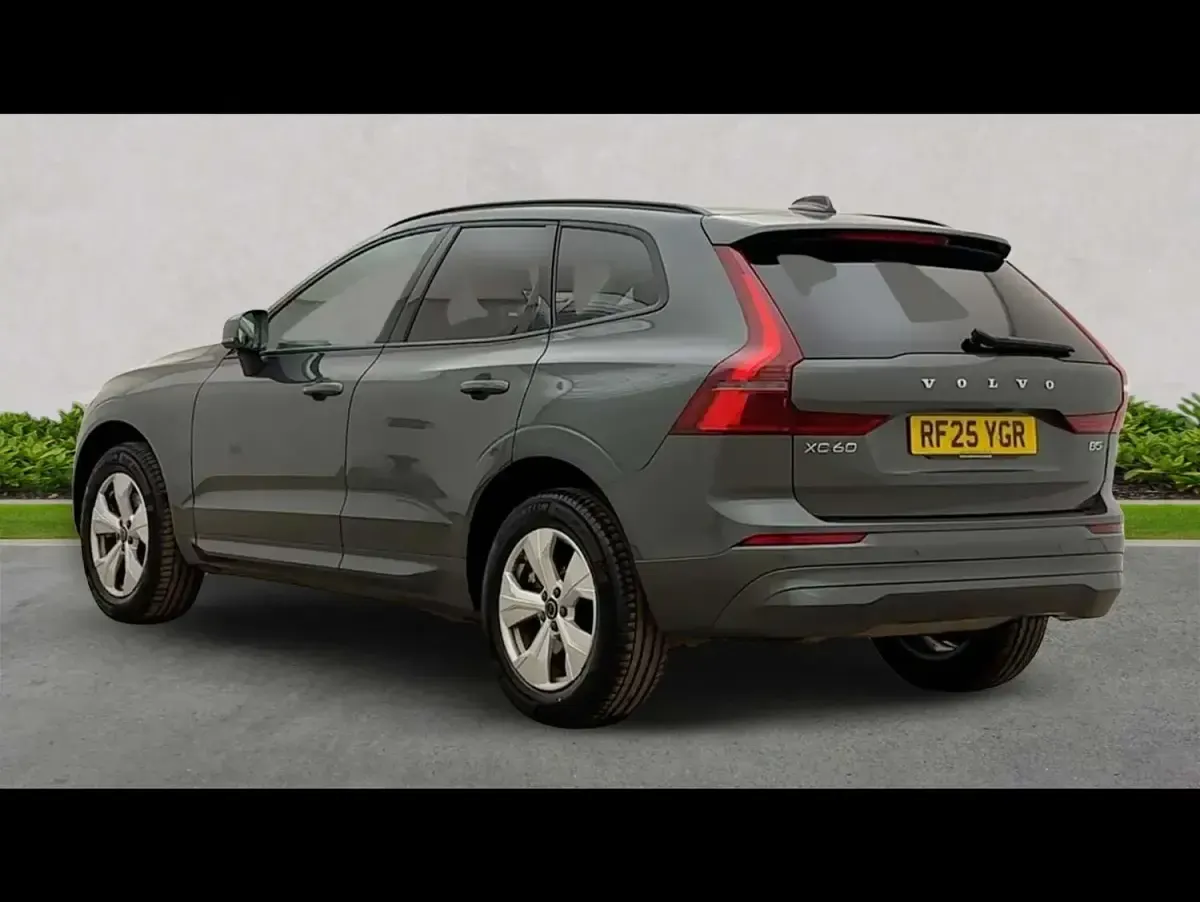 Used Volvo XC60 Core 247 HP (181 kW) 2025 Green SUV