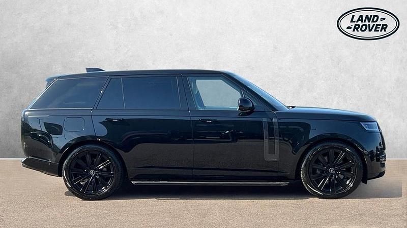 Begagnad Land Rover Range Rover First Edition 440 HK (323 kW) 2023 Svart SUV