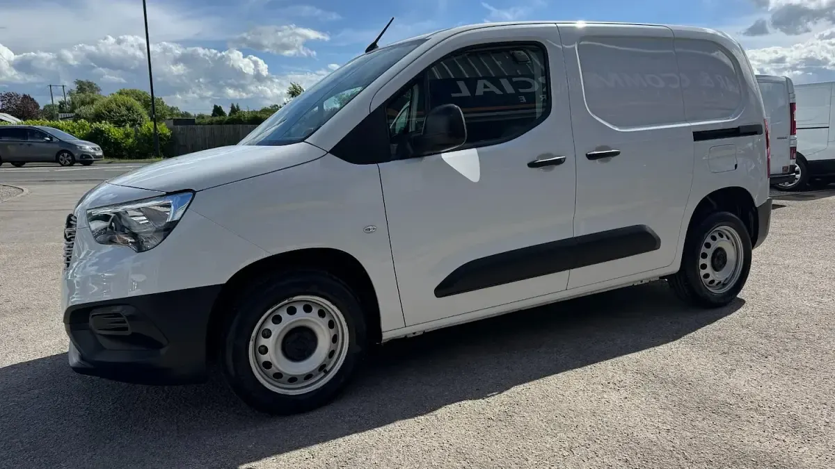 Used Vauxhall Combo 100 HP (73 kW) 2023 White MPV