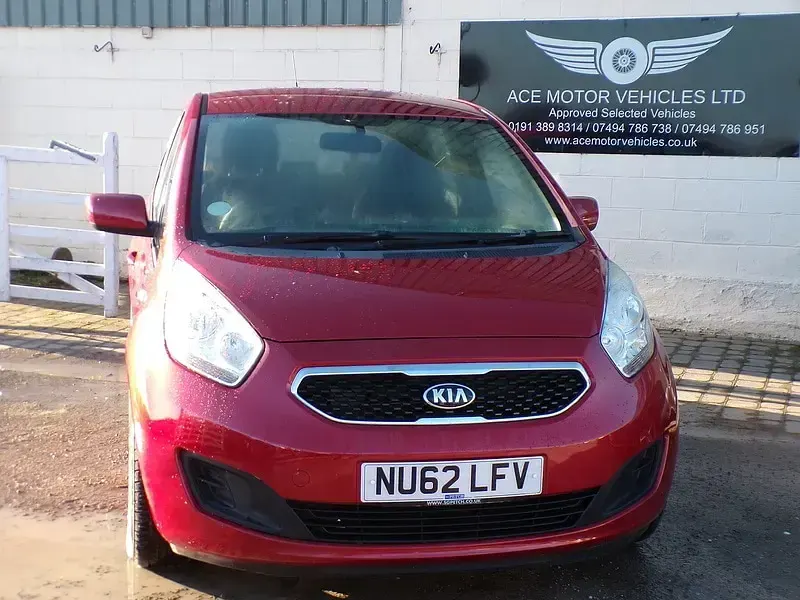 Used Kia Venga Air 90 HP (66 kW) 2012 Red Hatchback
