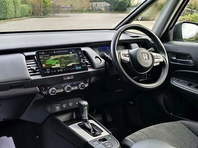 Used Honda Jazz Hybrid 109 HP (80 kW) 2022 White Hatchback