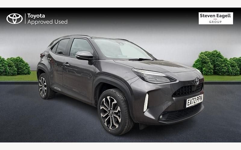 Used 2025 Toyota Yaris Hybrid Design Estate | £20,294 (Good price) - Image 1/3