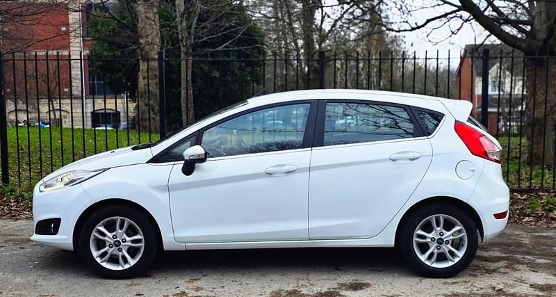 Used Ford Fiesta Zetec 2015 White Hatchback