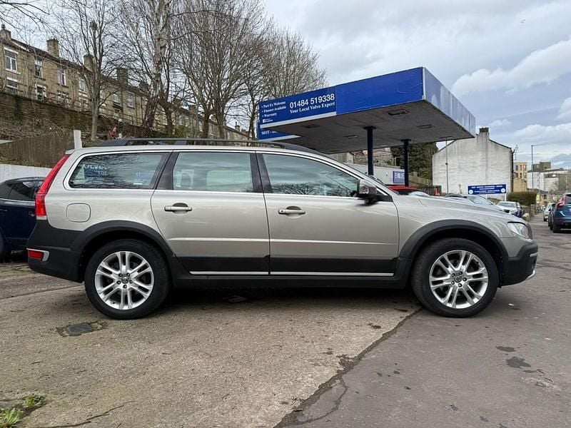 Used Volvo XC70 SE Lux 215 HP (158 kW) 2014 Gold Estate