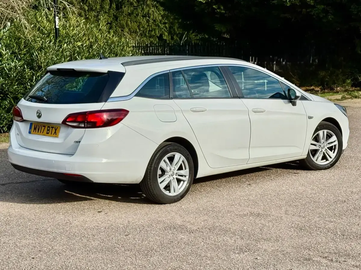 Begagnad Vauxhall Astra 2017 Vit Kombi