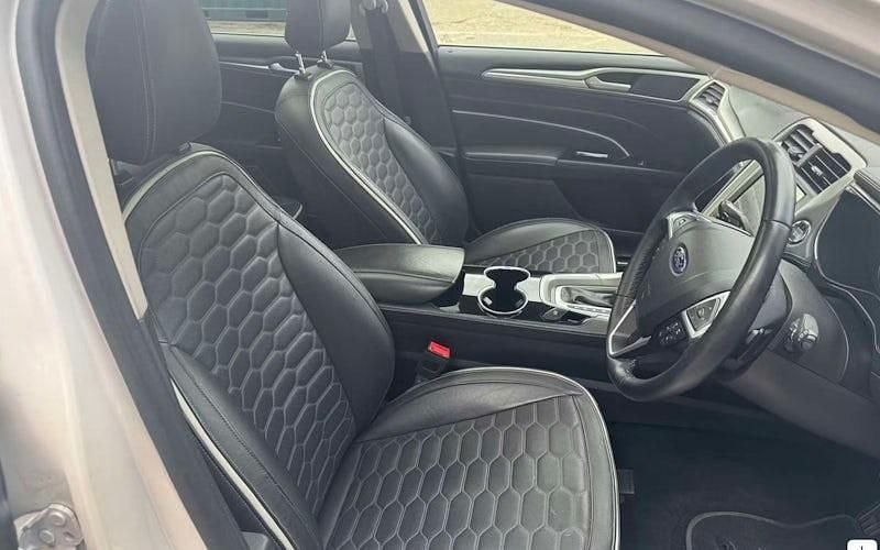 Begagnad Ford Mondeo Vignale 180 HK (132 kW) 2017 Halvkombi