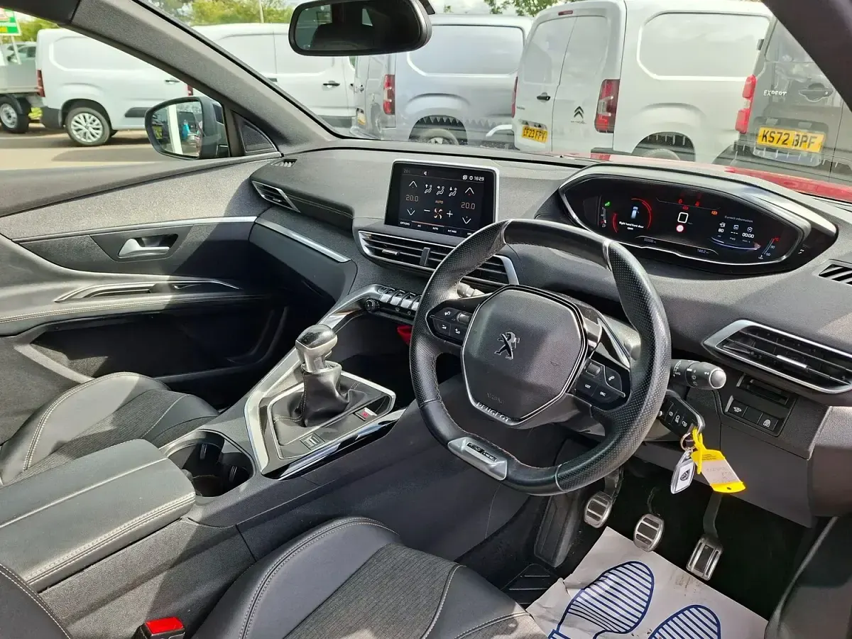 Used Peugeot 3008 GT-line 130 HP (95 kW) 2019 Red SUV
